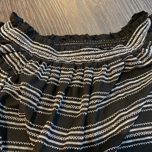 Max studio ladies Poly/cotton striped blouse in beautiful peasant style. Size XS - Picture 5 of 8